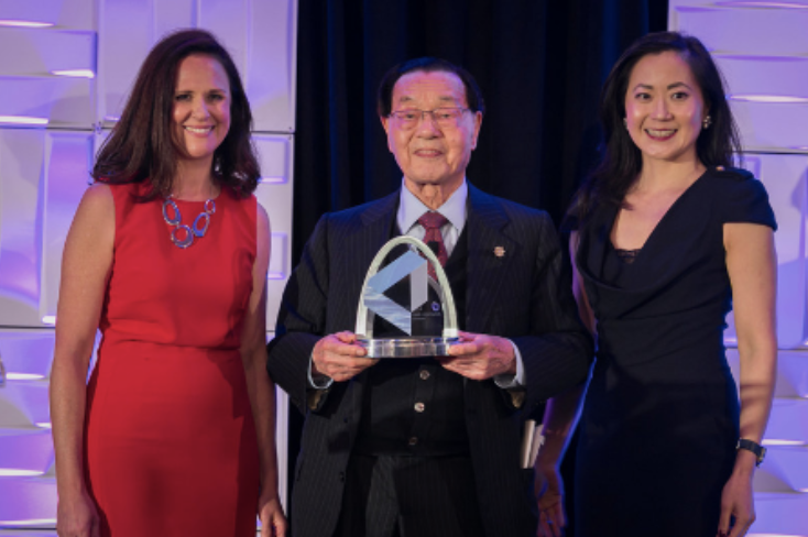 Helen Kelly, Executive Editor for Lloyd’s List, with Dr. James S.C. Chao, Foremost Group Founder and Lloyd’s List Lifetime Achievement Award Recipient, and Angela Chao, Foremost Group Chairman and Chief Executive Officer